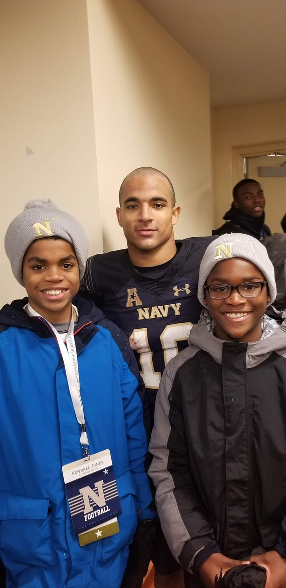 DeylenJones2027's tweet image. Glad to have sat down with @CoachEricLewis from @NavyFB at school today. I am beyond grateful to have received an offer to play Navy Football! #GoNavy ⚓️⚓️ 
@_CoachNew @NavyCoachYo @andrejones1185 @oaktonfootball @WillVapreps @Rivals @hatfieldsports @on3