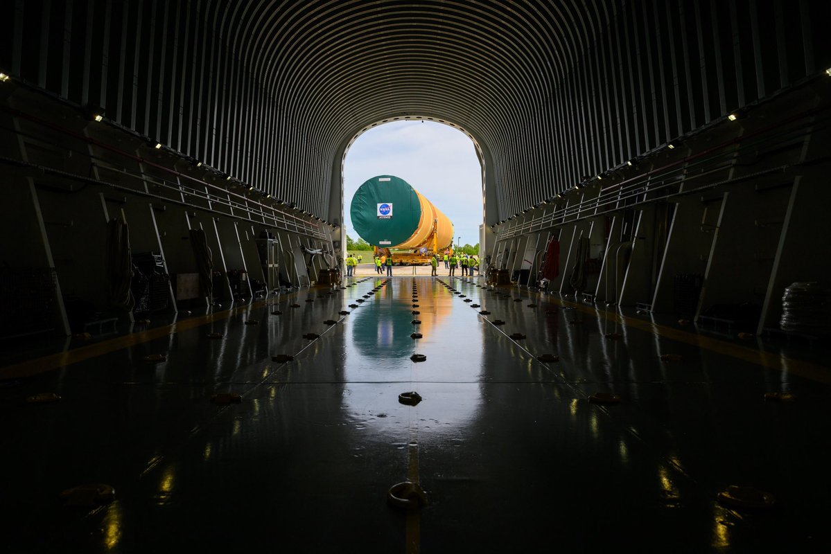 TheRiddlerMan's tweet image. The journey back to the #Moon is getting closer. The SLS core stage for @NASAArtemis III has officially made its way onto #NASA's #Pegasus barge and is just about ready for its journey to @NASAKennedy.
#Artemis

Want to know more: nasa.gov/news-release/n…