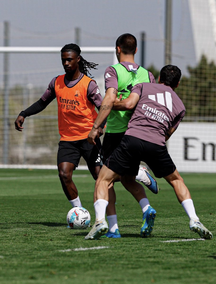 KING_4CL's tweet image. “Never quit — greatness demands grit.” 💪🔥 #donlosblancos #training #moment