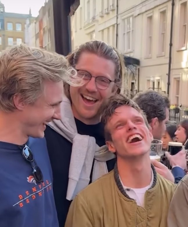 vera🐉 tweet media