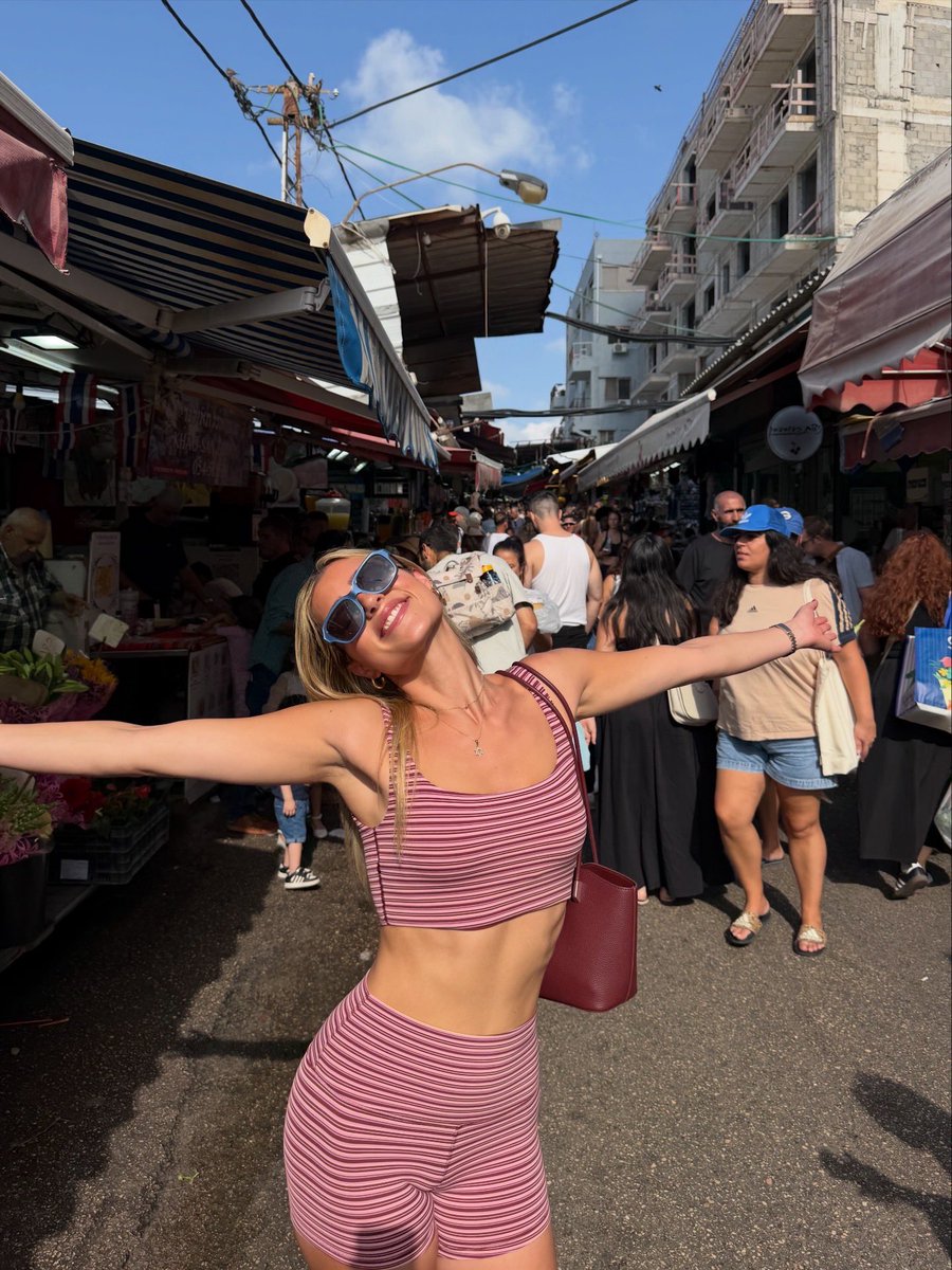 Debra Lea tweet media