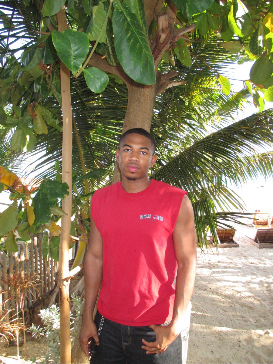 d_ezmo's tweet photo. a time was had #stmarteen https://t.co/txdQnML68F