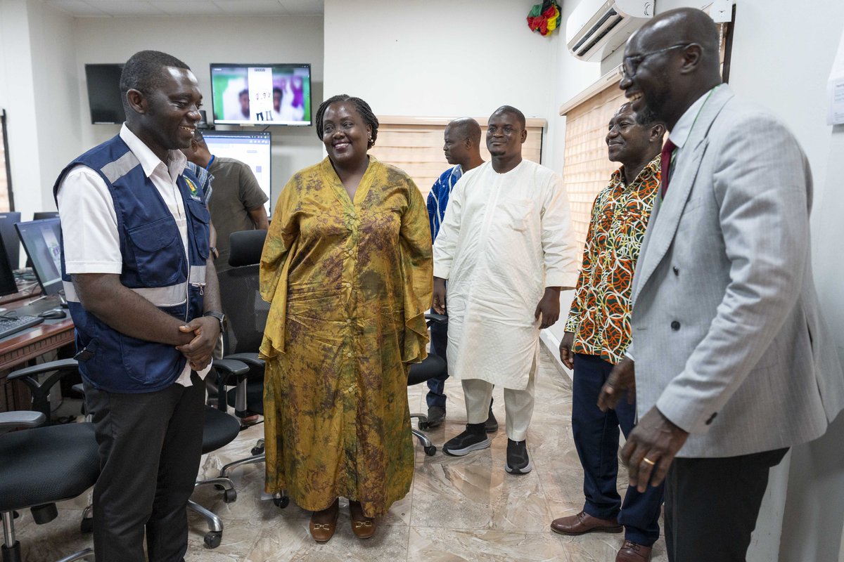 WHOGhana's tweet photo. Effective surveillance is key to early detection and timely response.

Day 2 of the Ashanti Region tour ended with a visit to the Regional Emergency Operations Center, providing insight into how public health events are⬇️

✅tracked
✅coordinated &amp;
✅managed 

across the Region. https://t.co/xg2ftGYuWG