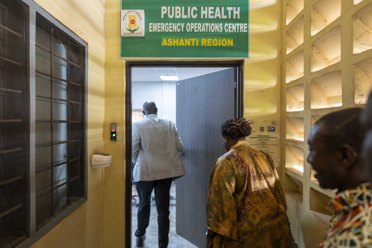 WHOGhana's tweet photo. Effective surveillance is key to early detection and timely response.

Day 2 of the Ashanti Region tour ended with a visit to the Regional Emergency Operations Center, providing insight into how public health events are⬇️

✅tracked
✅coordinated &amp;
✅managed 

across the Region. https://t.co/xg2ftGYuWG