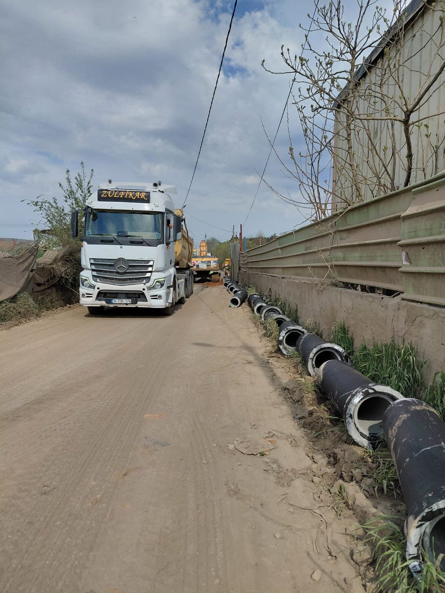 kciftci84's tweet photo. Sancaktepe Paşaköy Mahallemizde yeni yapılan yapılara altyapı hizmeti verebilmek  için atıksu kanal imalatımız devam etmektedir.
💦Güçlü Altyapı,Güçlü İstanbul 💦 https://t.co/p2FoNDJOCi