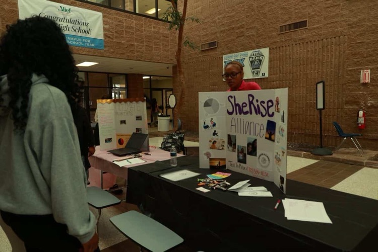 Elsik High School tweet media