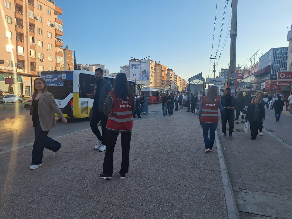 tipmersinil's tweet photo. Kazanacağımız Bir Dünya Var!

Emekçileri yoksullaştıran, emeklileri açlığa mahkum eden, gençleri geleceksizleştiren, kadınları güvensizliğe terk eden kara düzene karşı bu 1 Mayıs’ta Türkiye İşçi Partisi Korteji’nde buluşalım!

1 Mayıs’ta alanlara! https://t.co/9aGxQ0yTJZ