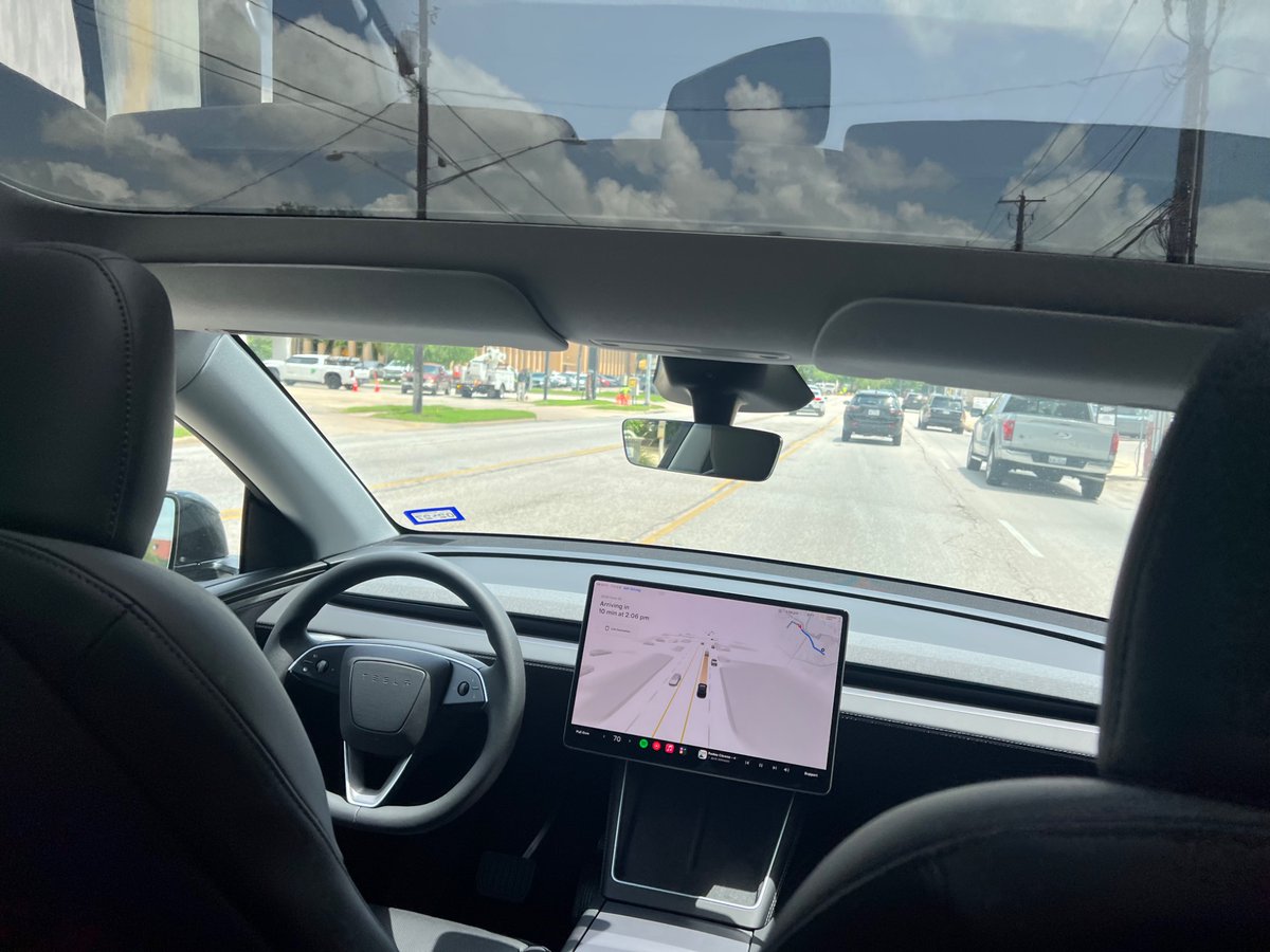 ChaseRan's tweet photo. First unsupervised Tesla Robotaxi ride in ATX was a success! Synced Spotify and was jamming on the way home. 🤠🙌 https://t.co/XyEIUv22gC