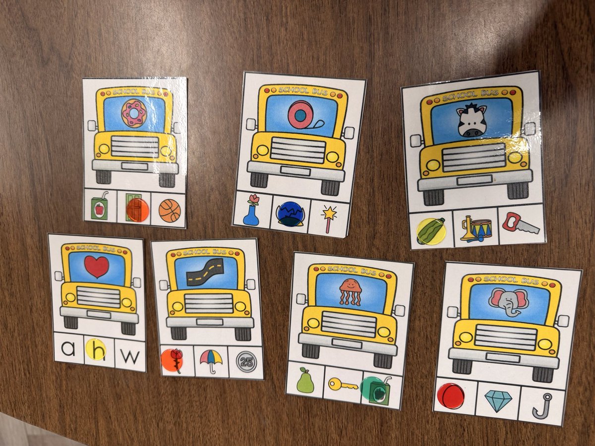 MrsMoschella's tweet photo. Small group, BIG growth 📚✨
Students are identifying and matching beginning sounds with pictures 🔤🖼️🙌💙 #RTIReading #PhonicsSkills @BPS_RTI @Mrs_Calhoun_ @S10_Belleville https://t.co/Lz0BFDwsBs