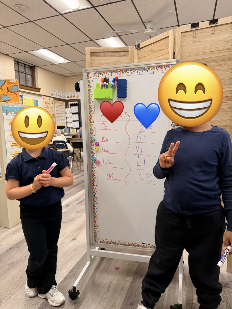 MrsMoschella's tweet photo. Small group, BIG growth 📚✨
Students are identifying and matching beginning sounds with pictures 🔤🖼️🙌💙 #RTIReading #PhonicsSkills @BPS_RTI @Mrs_Calhoun_ @S10_Belleville https://t.co/Lz0BFDwsBs