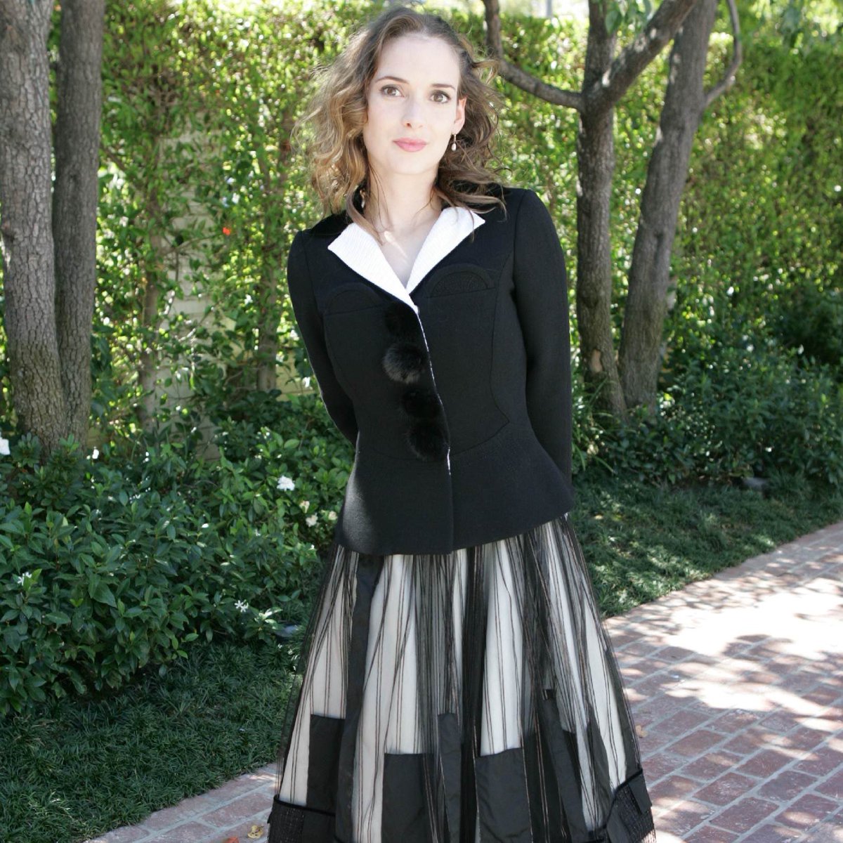 friendsbuffays's tweet photo. how have I never seen these pictures of winona before?! https://t.co/yUKDxg5hf9