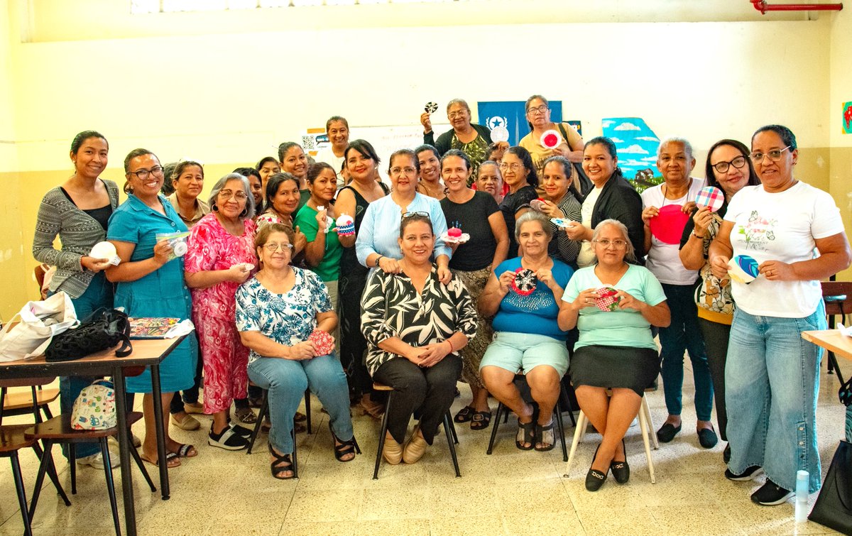 En el Taller de Diseño de Forros para el Hogar en ZUMAR, las alumnas iniciaron su aprendizaje, elaborando un alfiletero para colocar alfileres y agujas.
La Alcaldía de Guayaquil brinda espacios para que las familias aprendan y emprendan, porque #AsíSeHaceGuayaquil #CiudadDeTodos
