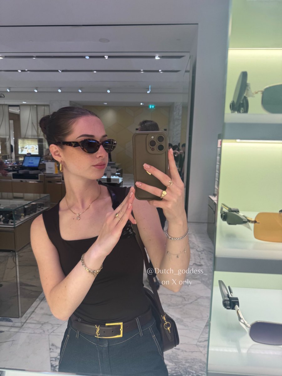 Goddess Emma ♛ tweet media