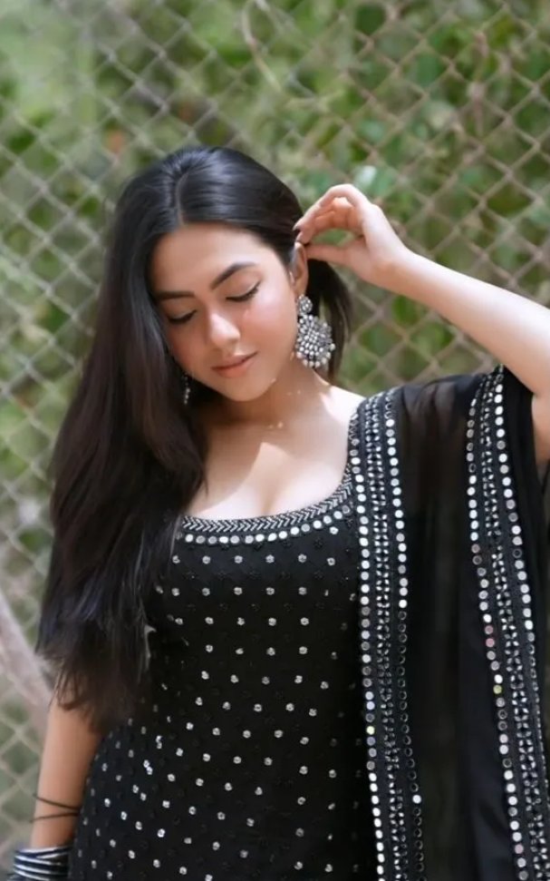 Aashitasharma312 tweet media