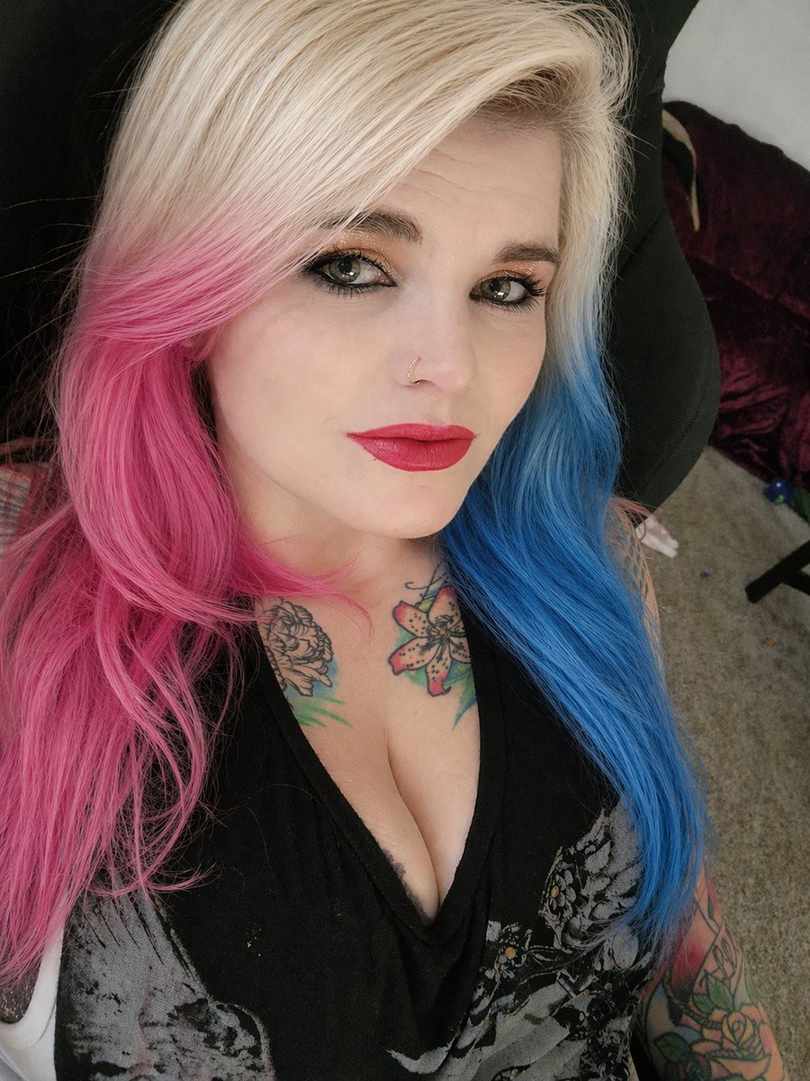 fallen80963's tweet image. Not your average blonde 💁‍♀️💖💙 built a little different and loving it 😈✨🔥
#UniqueStyle #AltQueen #Confidence #StandOut #HarleyInspired