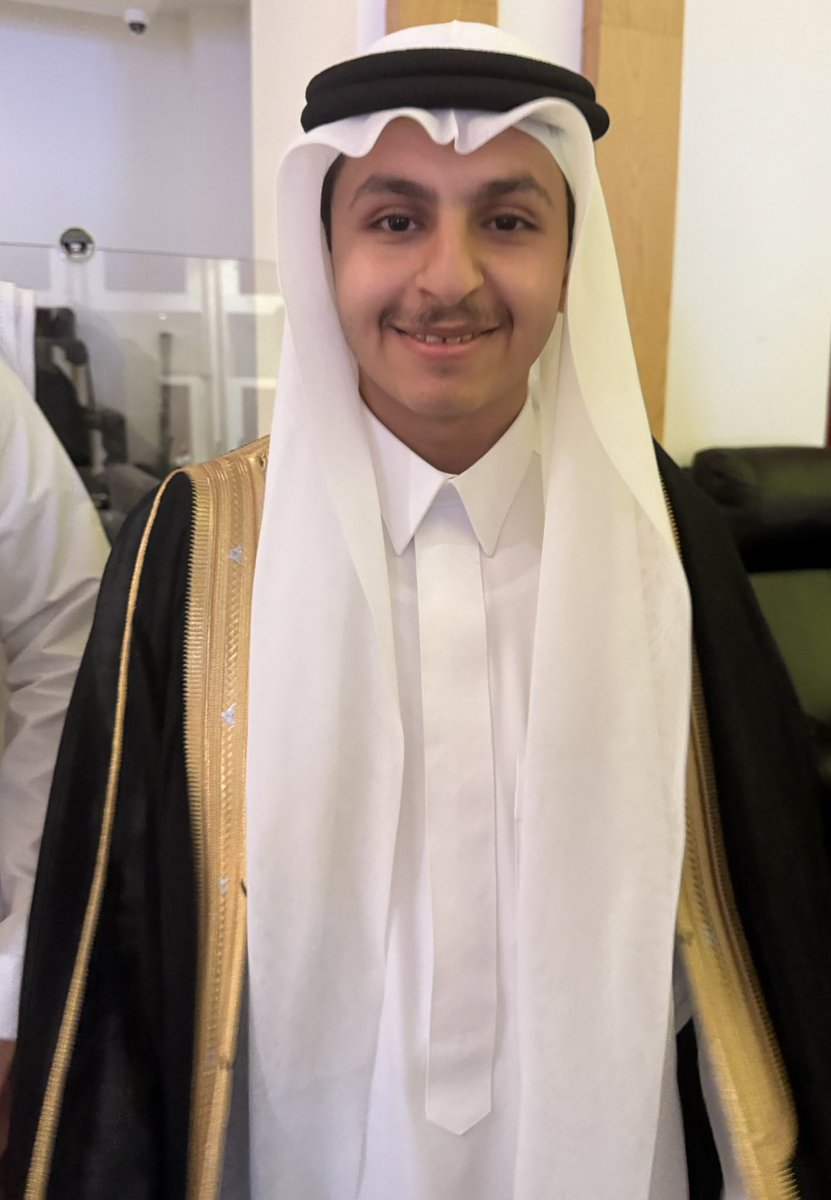 abdulforgiving's tweet photo. أحتفل الإبن سلطان … ابن شقيقي اللواء / عبدالقادر وزملائه في مدارس #الخوارزمي بتخرجهم من الثانوية العامة . الحفل الذي أقيم مساء اليوم في #جامعة_اليمامة بمدينة الرياض  شهد العديد من الفقرات والكلمات وشارك الإبن سلطان في  #العرضة_السعودية التي أداها مع مجموعة من زملائه على مسرح الجامعة ، كما تلقوا تكريم إدارة المدرسة ، مبروك للإبن سلطان والتهنئة موصولة لوالديه ولنا جميعاً ، وعقبال الشهادات العليا يابطل .