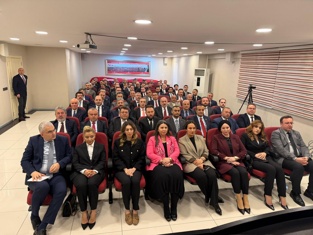 BBvolkanyilmaz's tweet photo. İl Başkanlığımızda gerçekleştirdiğimiz İl Yönetim Kurulu Toplantımız kapsamında İl Divan Kurulumuzu belirledik.

Yeni görevlendirmelerin teşkilatımız ve İstanbul’umuz için hayırlı olmasını diliyorum. https://t.co/MOk1OFnpq1
