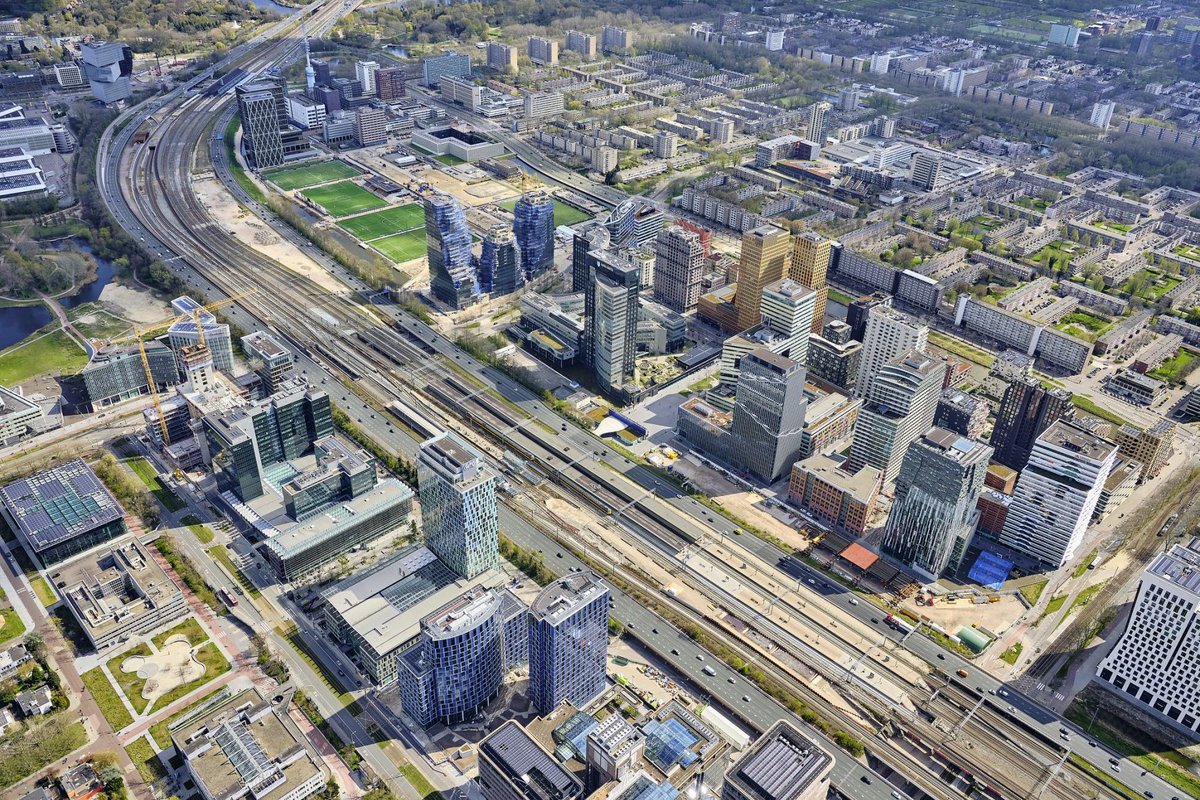 Mediarail's tweet image. Que devient le projet de "gare TGV" d’Amsterdam-Zuid ? Ce projet devait soulager la gare Centrale de la ville mais les choses prennent du retard et l'objectif se modifie au fil des ans pour un projet un peu différent, qu'explique l'article
👉 mediarail.wordpress.com/2025/01/06/rai… #Railways