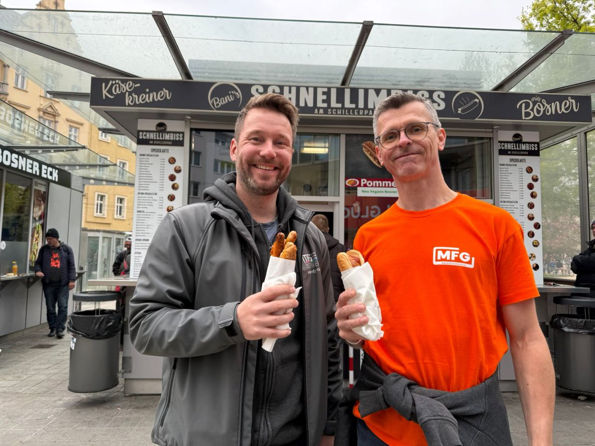 mfg_oesterreich's tweet image. 🧡 Politik darf nicht nur reden, sie muss auch handeln.
Gemeinsam mit der #Kupfermuckn konnten wir in Linz über 100 bedürftige Menschen zu einem Essen einladen.🧡

🙏Ein großes Danke an alle, die diese Aktion möglich gemacht haben!

👉🏼lese mehr hier: mfg-oe.at/lohnerhoehung-…

#MFG