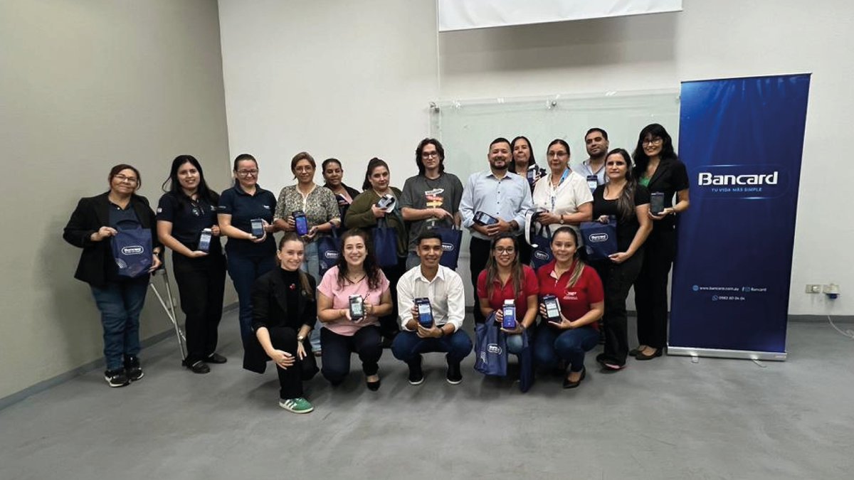 CEE_Paraguay's tweet photo. Finalizamos la capacitación técnica con Bancard en el CEE. 💳✅
Nos preparamos para el #ModoRally en Itapúa, impulsando la bancarización de las MiPymes para que aprovechen al máximo este gran evento. ¡Equipo listo para asesorar a emprendedores! 🚀🧠 https://t.co/IQxD54mvzH