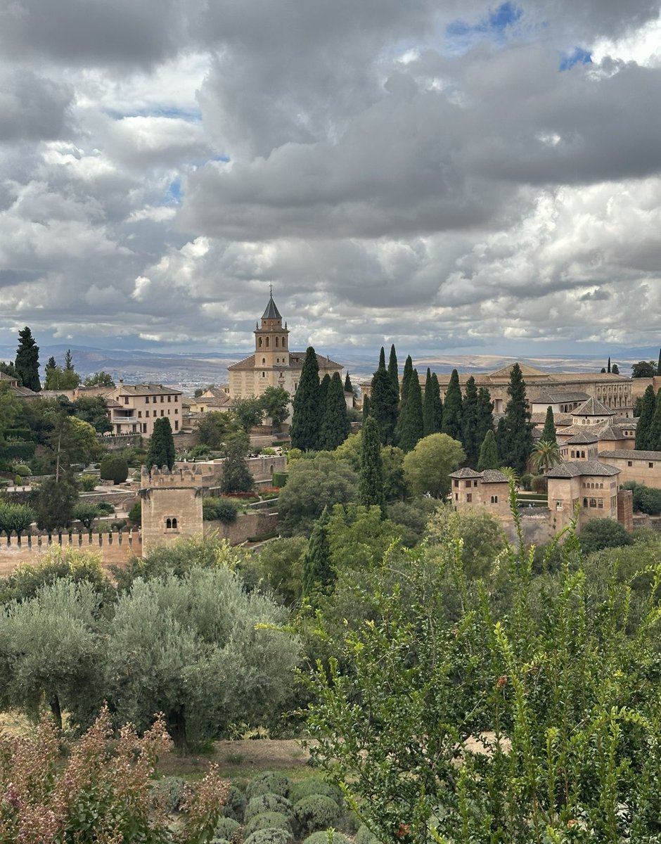 LokBeyaz's tweet image. Eşsiz #Elhamra 🌺

#Granada #Endülüs