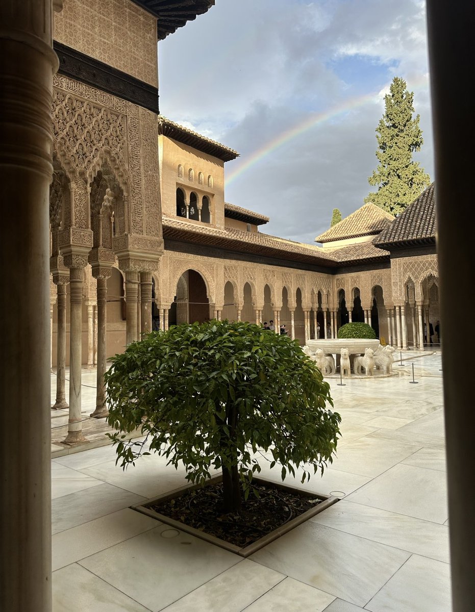 LokBeyaz's tweet image. Eşsiz #Elhamra 🌺

#Granada #Endülüs