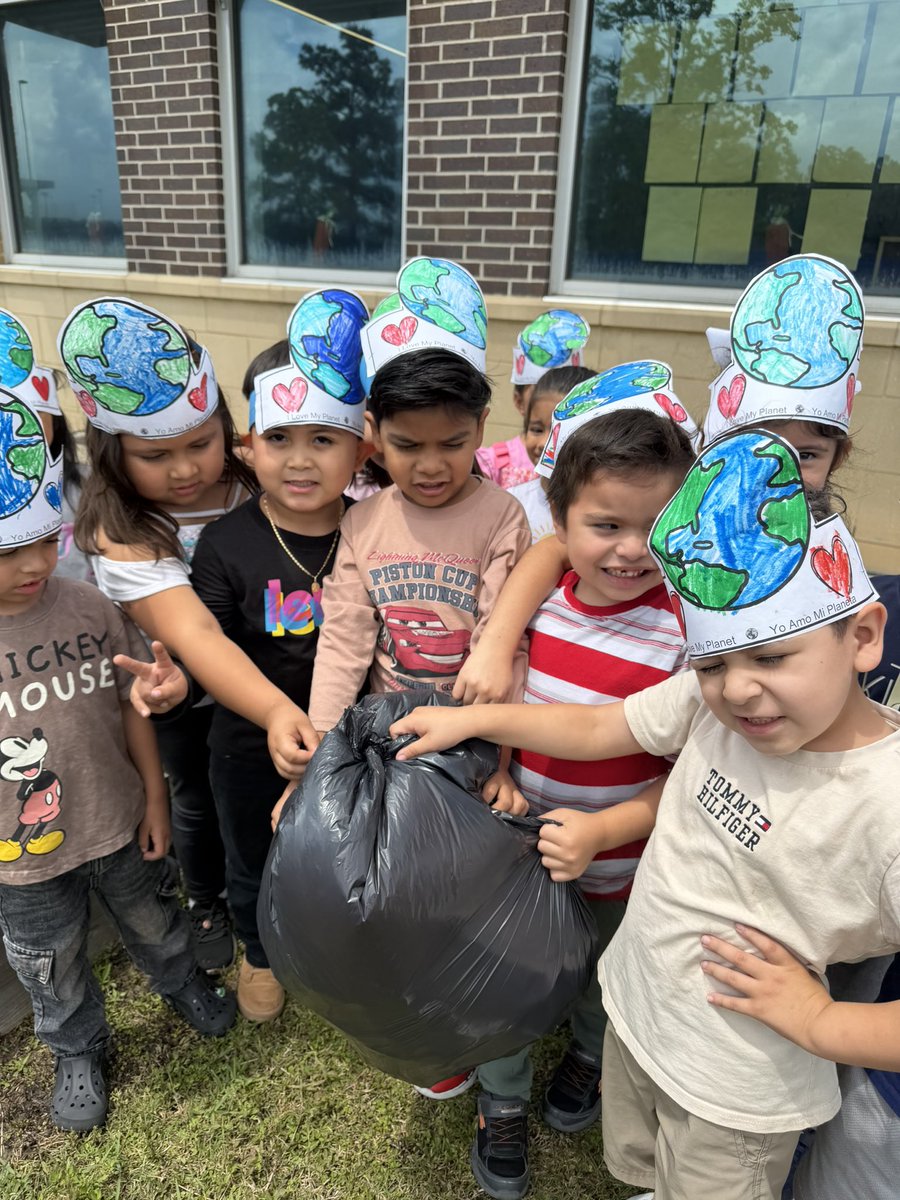 Dschnaibli's tweet photo. Happy Earth Day! 🌍 Little hands, big impact 💚 cleaning, recycling, saving energy, and planting trees 🌱@HumbleISD_LLE @HumbleISD_PREK @HumbleISD https://t.co/dQALbczdmv