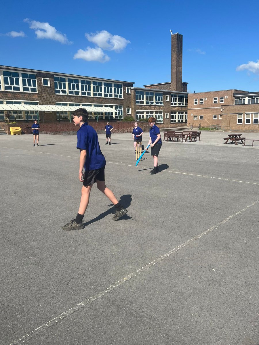 ManorCroft_PE's tweet photo. The Sun was shining for our 1st Cricket session of the year ☀️🏏

Great to see so many pupils turn up, experienced &amp; inexperienced. Great bowling, bating &amp; catching but most importantly all enjoyed some cricket 🤩

Cricket club every Wed 2:30-3:30📆

#TeamMCA 
@DeltaManorCroft https://t.co/THYqsW4Jxw