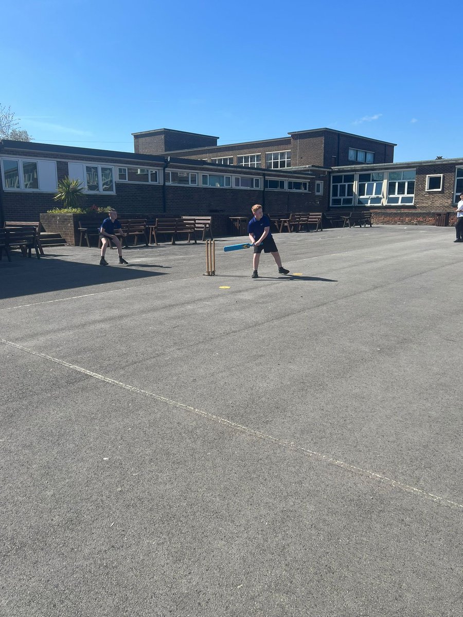 ManorCroft_PE's tweet photo. The Sun was shining for our 1st Cricket session of the year ☀️🏏

Great to see so many pupils turn up, experienced &amp; inexperienced. Great bowling, bating &amp; catching but most importantly all enjoyed some cricket 🤩

Cricket club every Wed 2:30-3:30📆

#TeamMCA 
@DeltaManorCroft https://t.co/THYqsW4Jxw
