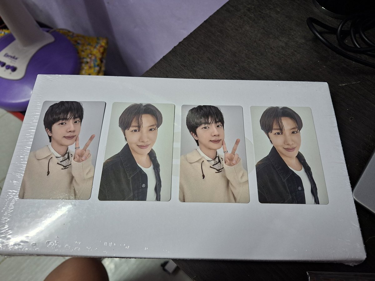 D_Rkive23's tweet photo. LF &amp; TRADE 💜
Hi! Anyone looking for JK and Taehyung Arirang key rings?
Im looking for Jimin 😅
I also have arirang pob photocards:
✅️WHITE:
- Jin
- Yoongi
- Hobi
- Jimin
- Taehyung
🔍 LOOKING FOR:
- Namjoon
- JK

✅️BLACK:
- 2 Jins
- 2 Hobis
🔍LOOKING FOR:
- Jimin

#ARIRANG https://t.co/4vx8opNcLC