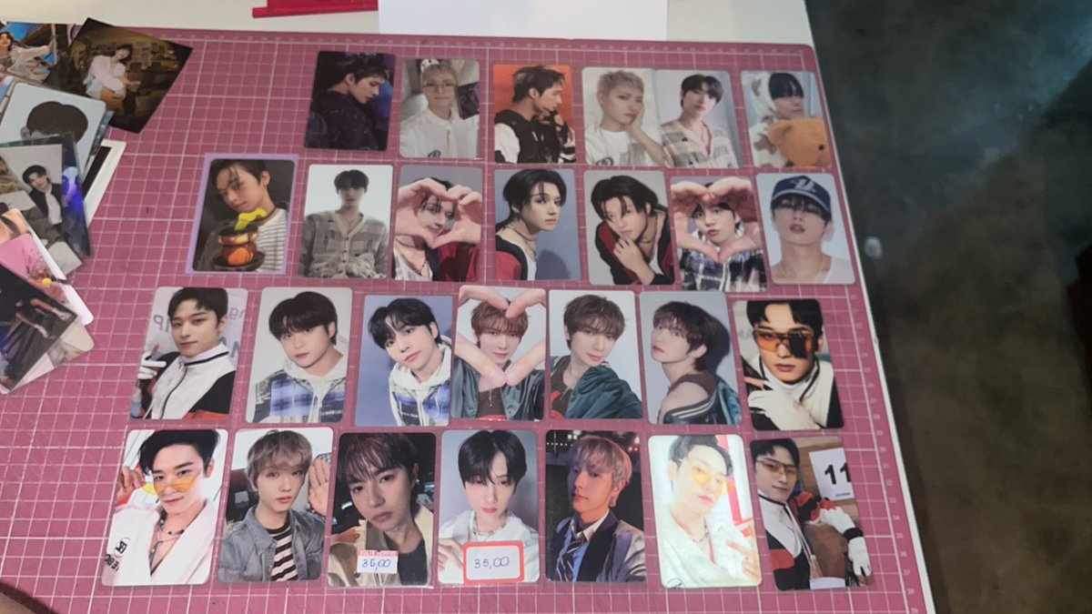 Khavenstore's tweet photo. VENDO/VENDA DE ITENS OFICIAIS

CARATBONG VERS 3 nova/nunca usada R$: 450 + Frete
Álbum carat Jun completo (novo) R$: 120 + frete. 
Enviar dm ou nos chame no Instagram ou WhatsApp para valores dos cards e outros itens que irei colocar nos comentários. #army #carat #SEVENTEN #ateez https://t.co/KGVk9AvP9B