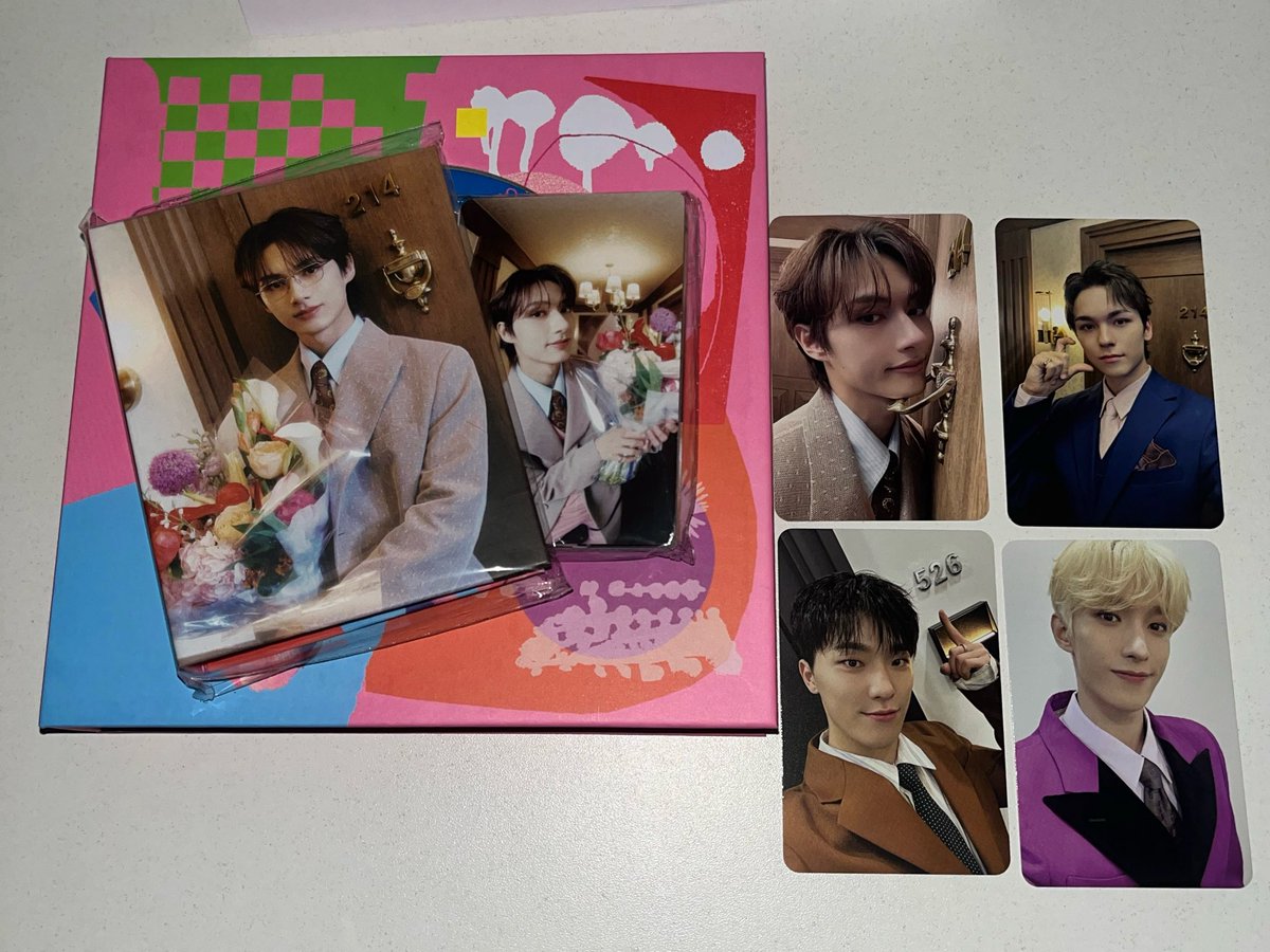 Khavenstore's tweet photo. VENDO/VENDA DE ITENS OFICIAIS

CARATBONG VERS 3 nova/nunca usada R$: 450 + Frete
Álbum carat Jun completo (novo) R$: 120 + frete. 
Enviar dm ou nos chame no Instagram ou WhatsApp para valores dos cards e outros itens que irei colocar nos comentários. #army #carat #SEVENTEN #ateez https://t.co/KGVk9AvP9B