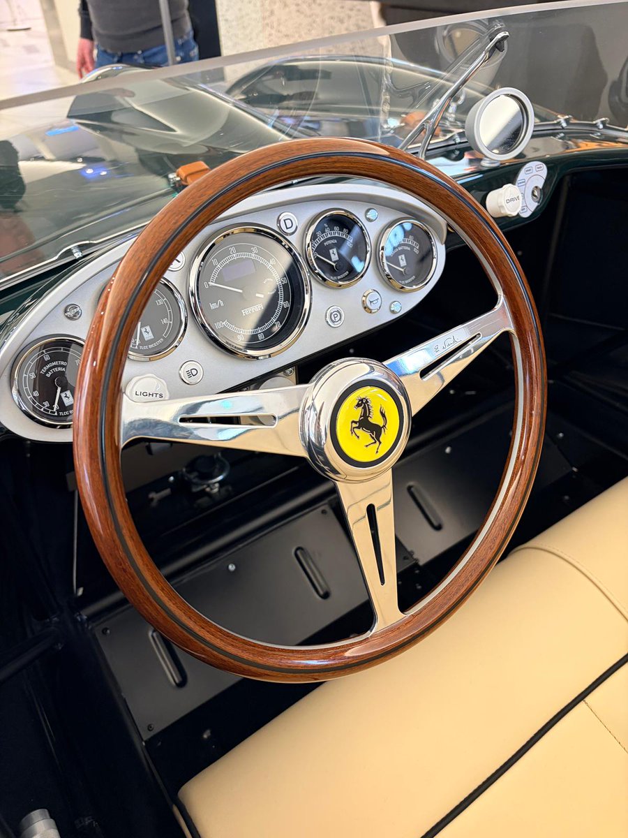RGcars85's tweet image. #Ferrari 250 Testa Rossa "Baby"
Une amie en vacances à London m'a envoyé les photos de cette pépite ! Je veux ça dans mon salon 🥰