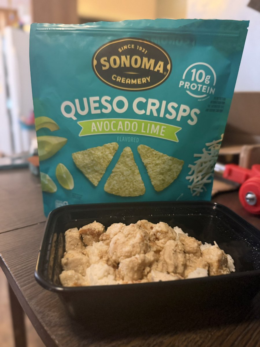 thatdudereed_'s tweet image. MEAL PREP LUNCH! This past week I’ve done Honey Chicken with Rice, ends up at 555 calories and almost 60g of protein! 😱💪 

#journey #food #mealprep