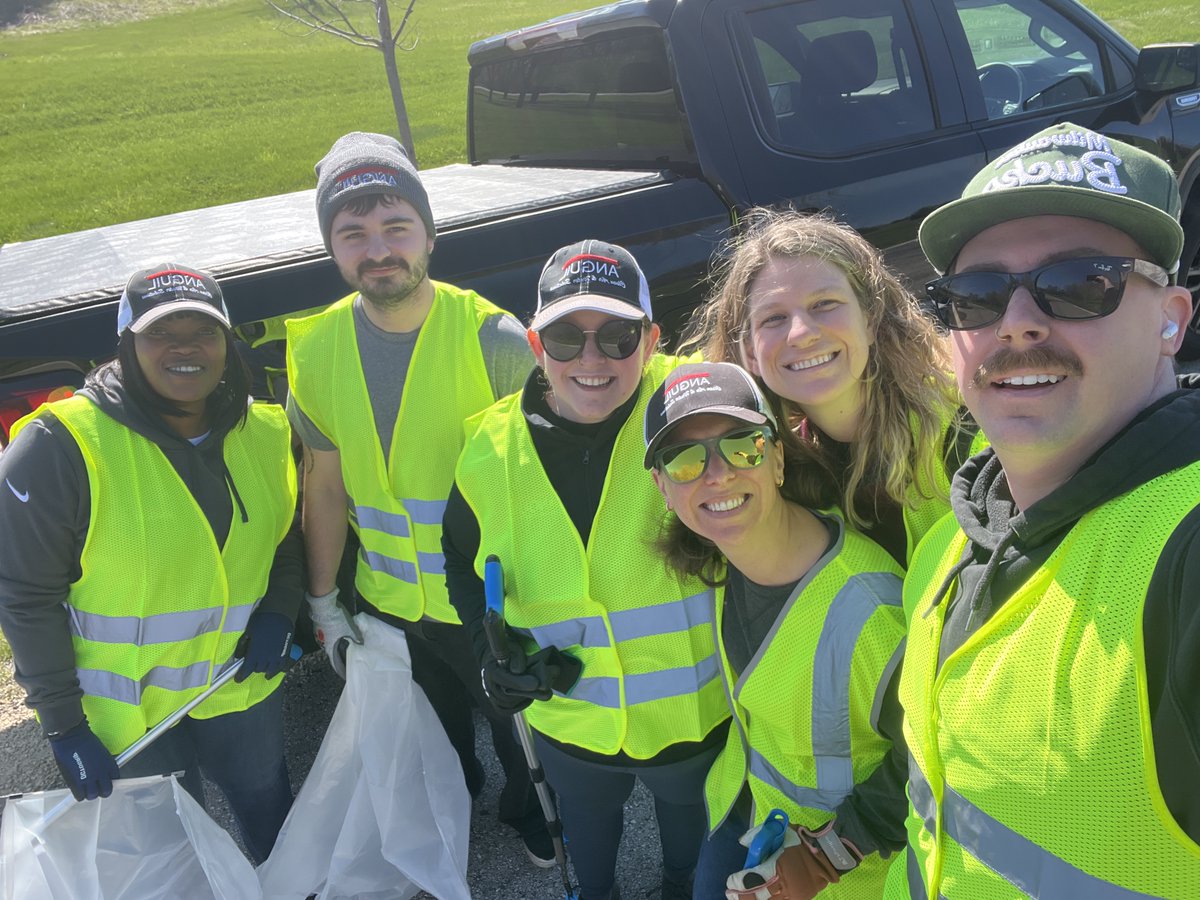 AnguilEnviro's tweet image. Happy Earth Day! 🌍 We're so thankful for gorgeous weather and all the Anguil employees who dedicated some time to helping out Mother Nature today. #environmental #adoptahighway #cleanup #sustainability