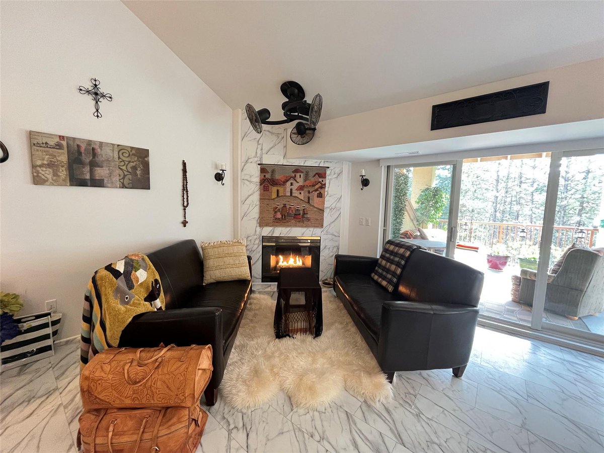 RedheadHomes's tweet photo. 203, 3179 Via Centrale Road #Kelowna Unique Townhome Gorgeous Layout &amp; Lux Remodel: 2 Beds Full Ensuites, Walk to Golf, UBCO! Call Sandra at Royal LePage Downtown Realty 250-549-0897 https://t.co/bb54oBtWd3 #2BedNearUBCO #2BedLuxuryCondo https://t.co/U75aCMQJns
