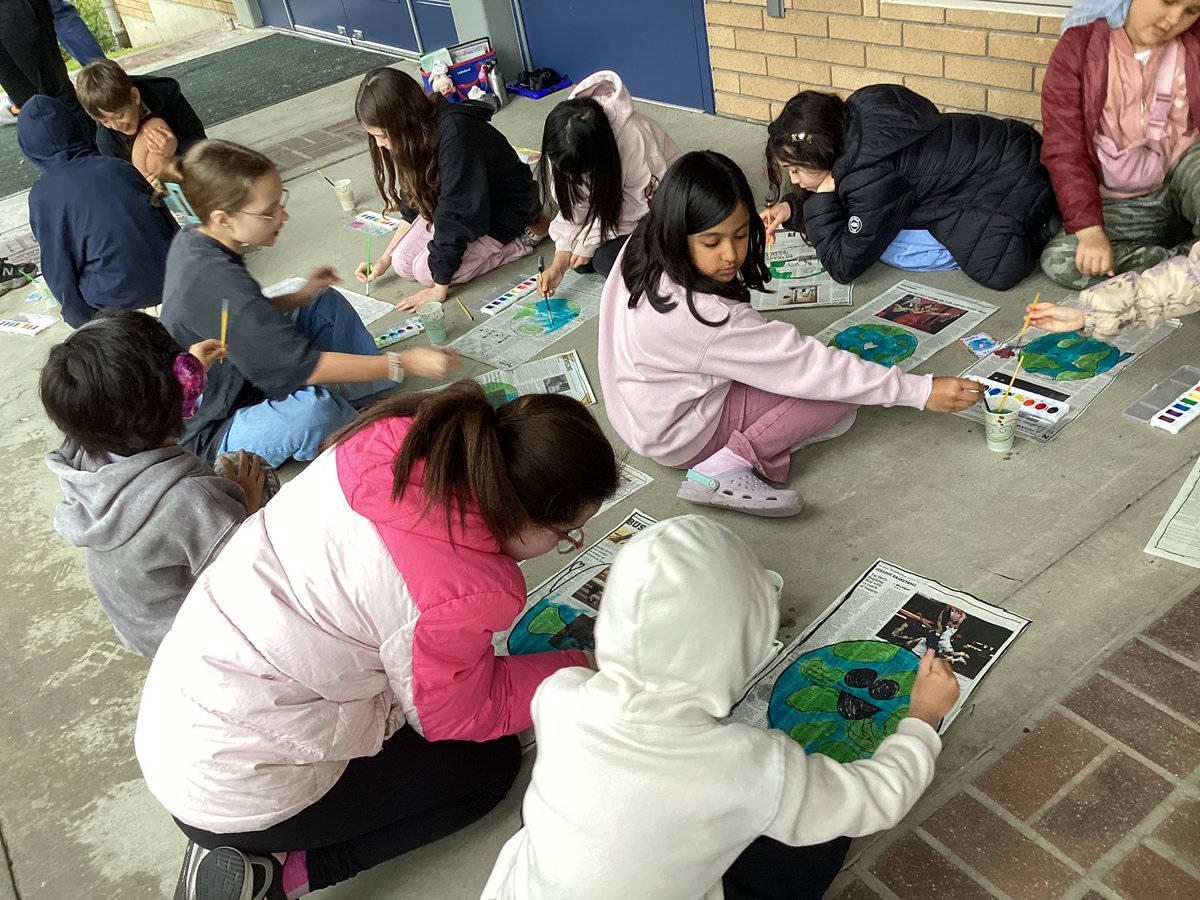 mercerislandsd's tweet photo. 🌎🎨 Zen Morrison’s second grade class and Carly Adams’s fourth grade class at West Mercer combined for an Earth Day Art activity this morning. They repurposed @seattletimes newspapers, which are widely available and often quickly discarded, for the art activity to keep… https://t.co/xGmgWkpb5O