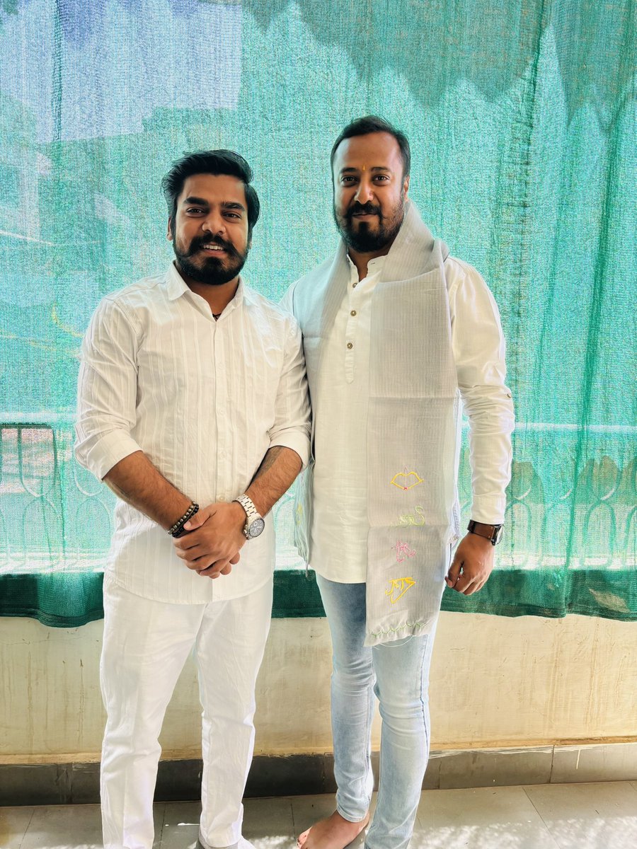 mohitnamdev001's tweet photo. परम आदरणीय, सरल-सहज अपने छोटें भाईयो पर स्नेह रखनें वाले, अपने आर्किटेक्ट की कला से प्रदेश भर में अपनी पहचान ब���ाने वाले, मध्यप्रदेश भाजपा की कार्यालय निर्माण टोली के सदस्य श्री @Gaurav_Gaurish जी भैया को जन्मदिवस की हार्दिक हार्दिक बधाई एवं शुभकामनाएँ 💐💐
.
@BJP4MP https://t.co/w8dxdTj72X