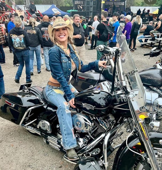 AmmoSweetie 💥 tweet media