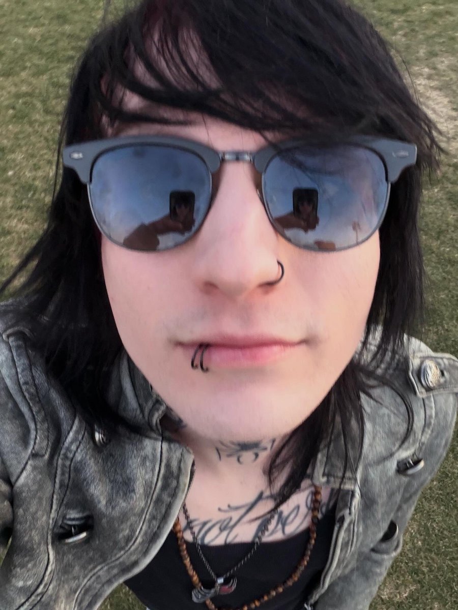 Johnnie Guilbert tweet media