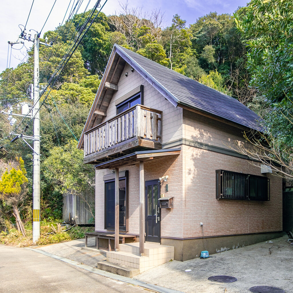 SmlEstate's tweet image. 和歌山県日高町小坂　自然に囲まれた裏山付き中古別荘  sml-estate.com/?p=25296 #BBQ #ウッドデッキ #セカンドハウス #中古戸建 #別荘 #和歌山県