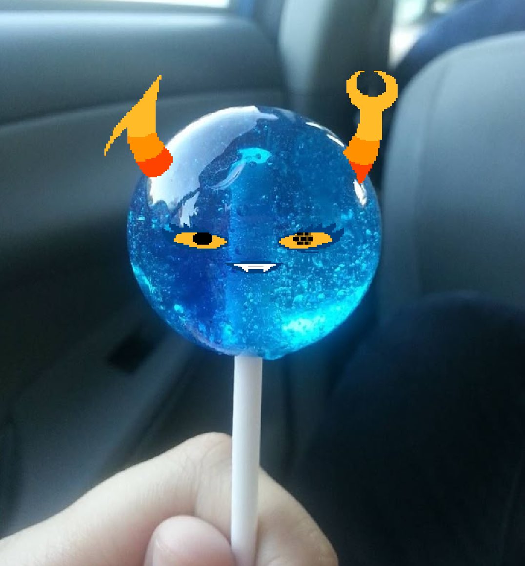 Terezi: S1GH… 1F ONLY 1 H4D SOM3 SORT OF SW33T TR34T…
Vriska lollipop: Lick me 8itch.