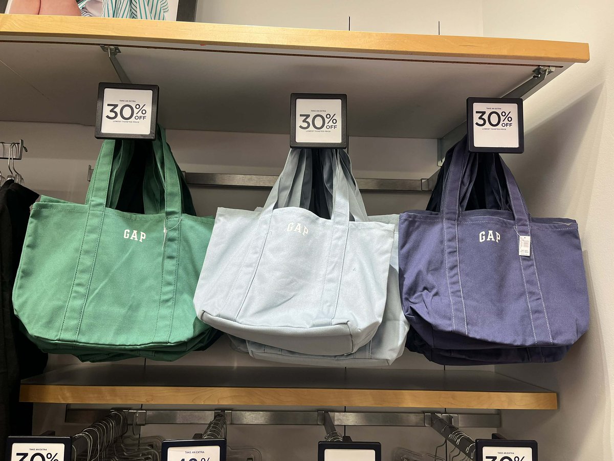 yearzcart's tweet photo. WTS LFB CANADA PASABUY 🇨🇦

⭐️ GAP TOTE BAGS
• P1800 ea
• 500 dp / remaining balance upon arrival
• eta : april 25

# pasabay ph philippines go vancouver mini trader joe sweater hoodie zip up sweats sweat pants joggers https://t.co/P1KkpiAA2K