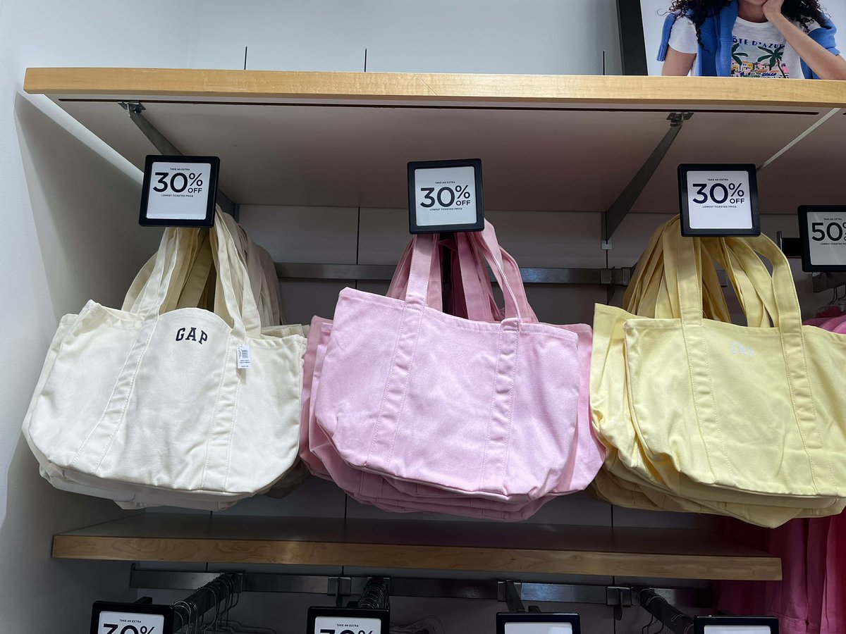 yearzcart's tweet photo. WTS LFB CANADA PASABUY 🇨🇦

⭐️ GAP TOTE BAGS
• P1800 ea
• 500 dp / remaining balance upon arrival
• eta : april 25

# pasabay ph philippines go vancouver mini trader joe sweater hoodie zip up sweats sweat pants joggers https://t.co/P1KkpiAA2K
