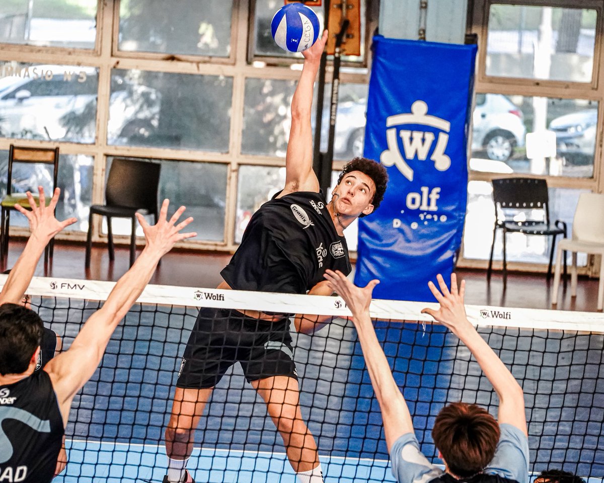 CiudadVoley's tweet image. #DH Vuelve la División de Honor 💙

Arrancamos los entrenamientos y ya nos preparamos para el inicio del Torneo Metropolitano 💪🏻🏐

🗓 1 de mayo
🆚 San Lorenzo

¡Vamos con todo! 
#VamosCiudad 🦅