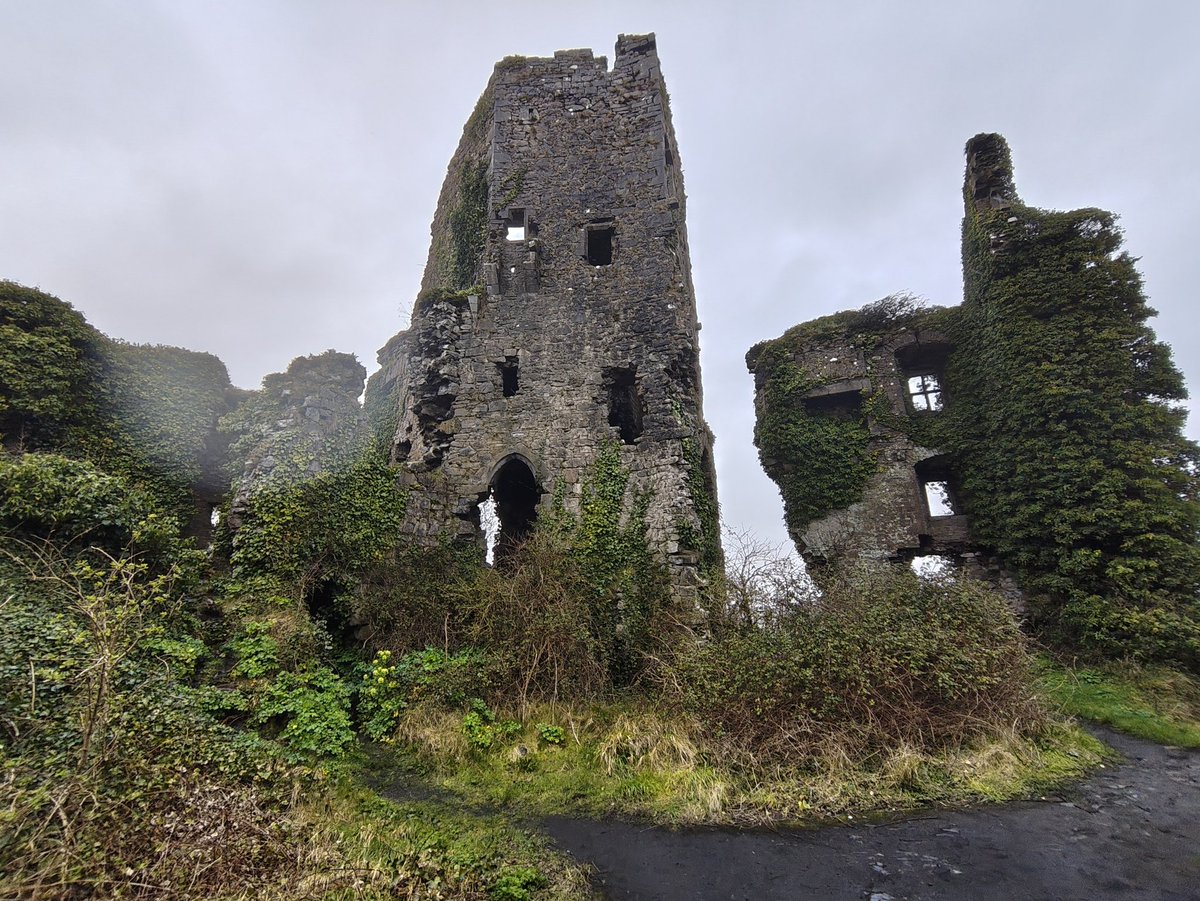 CarraigWear's tweet image. An Irish 'Did you know'... Ireland has an estimated 30,000 castles and ruins. And one of them is on my doorstep! Can you guess what castle this is? #irishcastles #irishhistory #ireland #irish 
Carraigwear.com