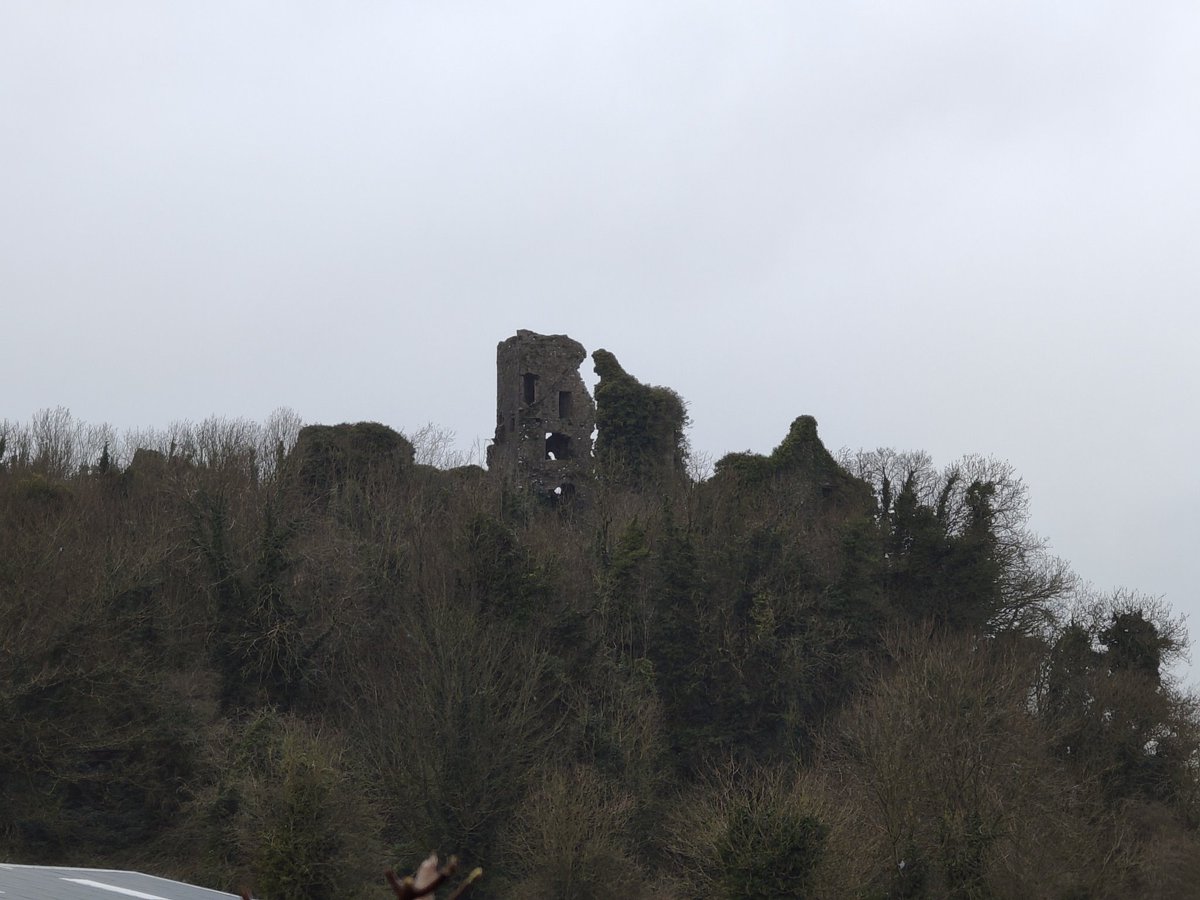 CarraigWear's tweet image. An Irish 'Did you know'... Ireland has an estimated 30,000 castles and ruins. And one of them is on my doorstep! Can you guess what castle this is? #irishcastles #irishhistory #ireland #irish 
Carraigwear.com