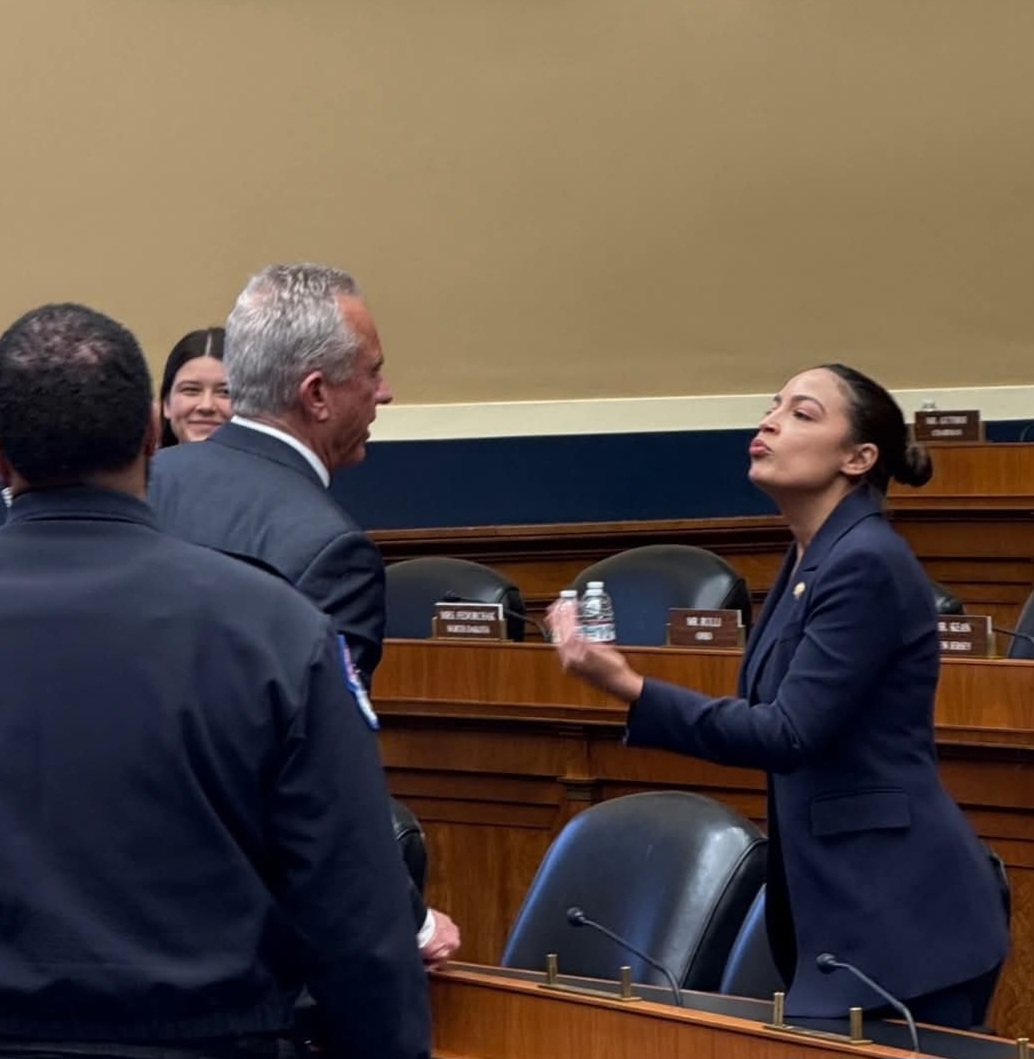 softtail65's tweet photo. AOC - "You look like you were snorting coke off toilet seats and playing with roadkill again."
RFK Jr-"I can do whatever I want. It's not weird."
AOC- "Bro, you collect raccoon penises. Get help." https://t.co/sNXIsE3Tjv