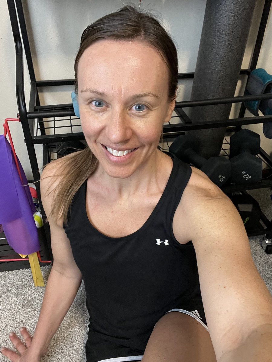LindsayIRL's tweet image. Low-key powerful health tip: live below your means.

The obvious benefit = less stress over $. Also, lower likelihood of clutter-induced anxiety, higher likelihood of a gratitude mindset, better sleep, &amp;amp; much more 💛

#wellness #fitness #healthyhabits #healthy #gratitude
