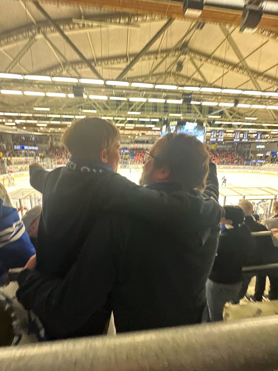 Jag och Hampus 
Oavsett vad för alltid på östra.
Detta gör ont. På riktigt. 
Släpp säsongskorten så ses vi i höst igen.
Fina fina Bofors.